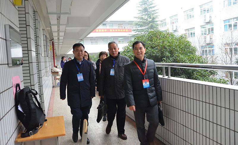 1901091110751(4).jpg 副院長(zhǎng)施邦暉巡查考點(diǎn).jpg